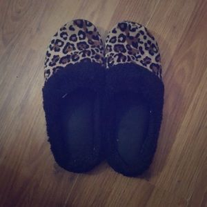 Im selling cheetah slippers